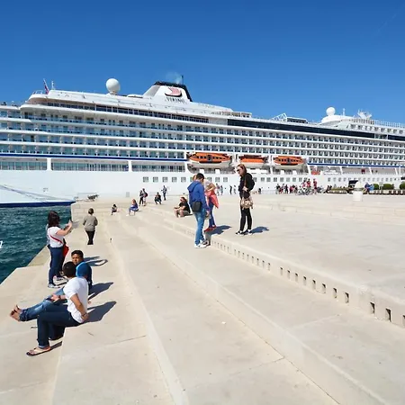 Lola * Zadar
