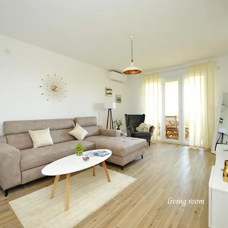 Apartment Lola *